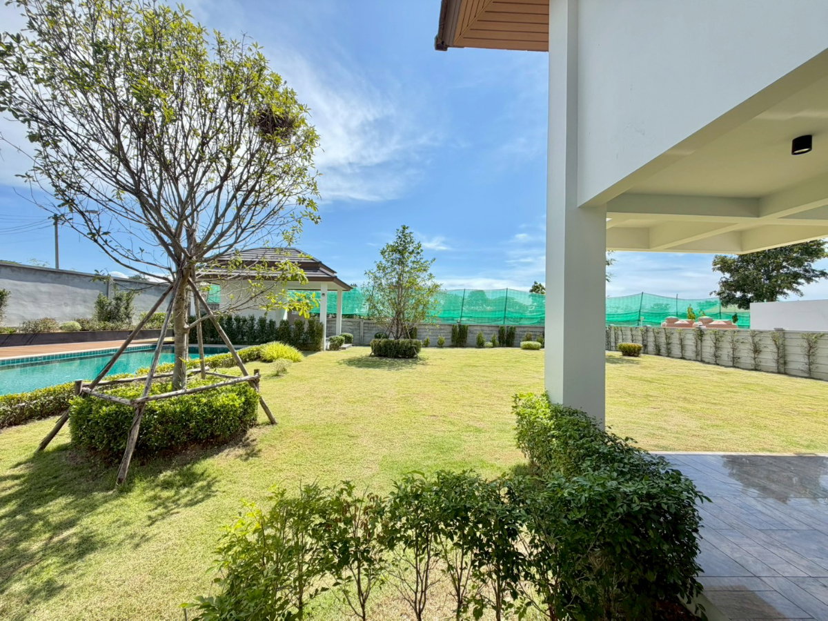รูป 🌳🏠 ขายบ้านเดี่ยวหรูสไตล์ Modern Tropical พร้อมสวนกว้างและสระว่ายน้ำส่วนตัว - รูปที่ 13/42