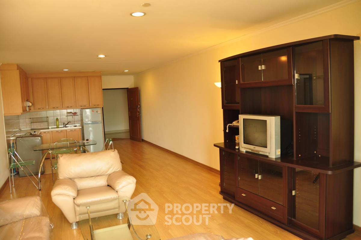 picture 2-BR Condo at Sathorn Gardens near MRT Si Lom (ID 452606) - 3/13