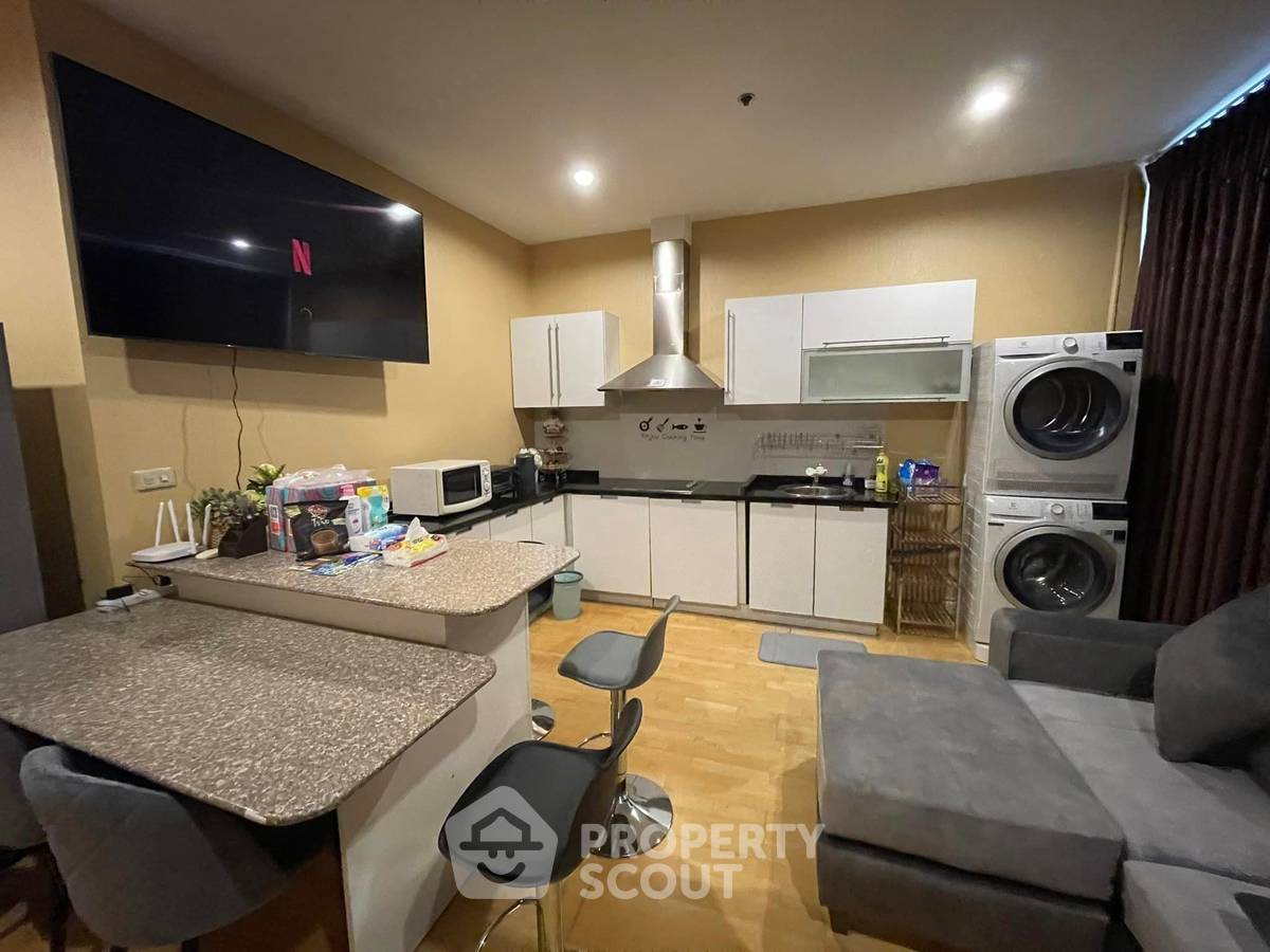 picture 2-BR Condo at Baan Sathorn Chaopraya near BTS Krung Thon Buri (ID 1147452) - 1/10