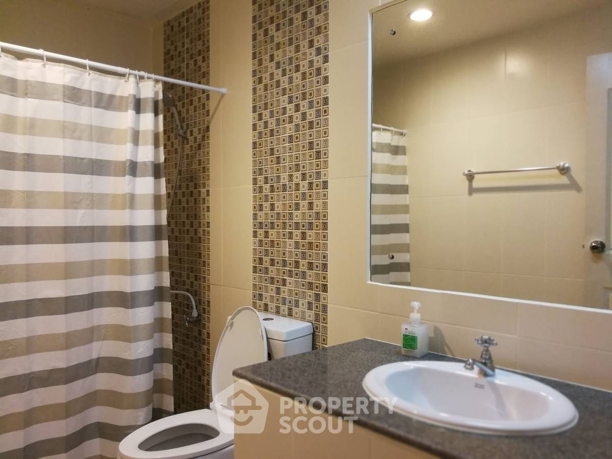 picture 2-BR Condo at Master View Executive Place Condominium near BTS Krung Thon Buri (ID 2583734) - 10/17