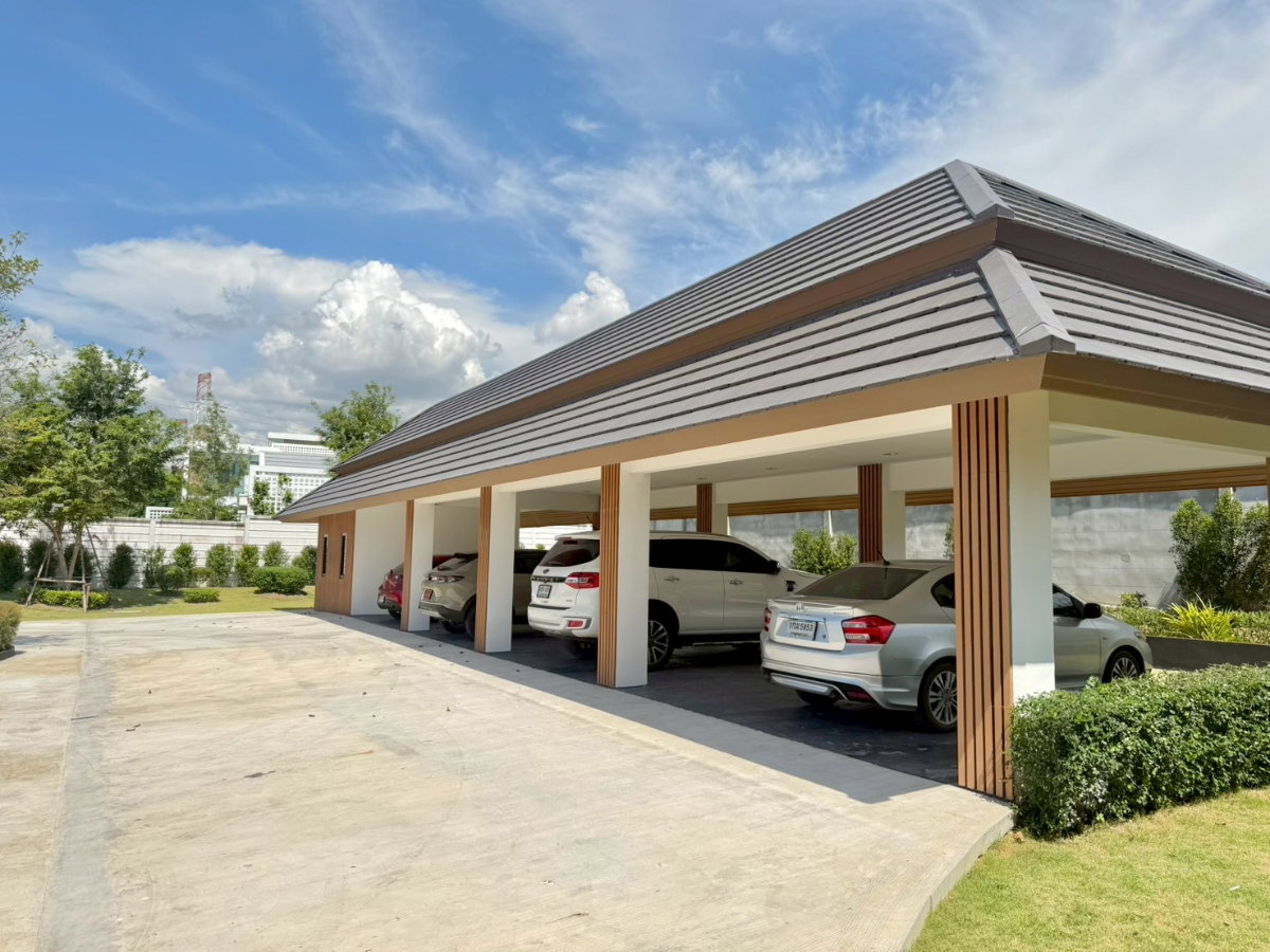 รูป 🌳🏠 ขายบ้านเดี่ยวหรูสไตล์ Modern Tropical พร้อมสวนกว้างและสระว่ายน้ำส่วนตัว - รูปที่ 10/42
