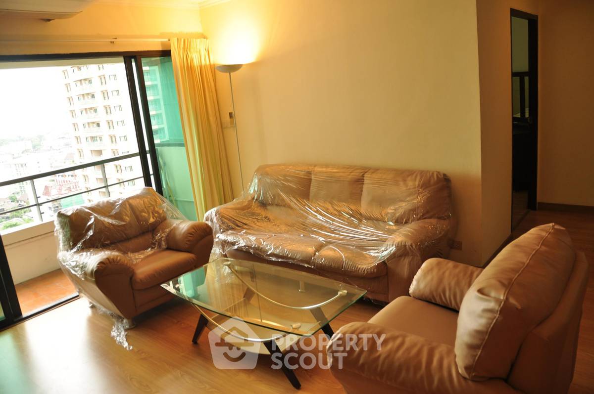 picture 2-BR Condo at Sathorn Gardens near MRT Si Lom (ID 452606) - 2/13