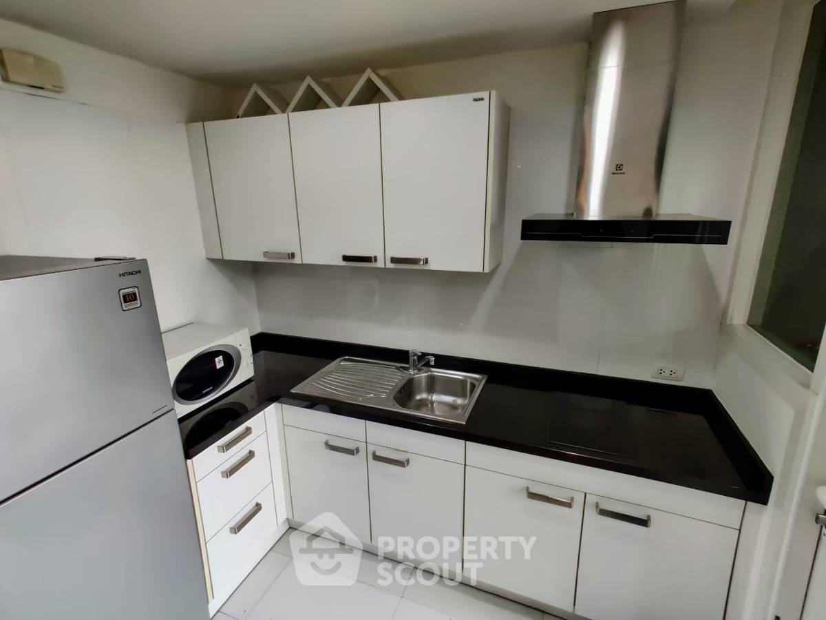picture 1-BR Condo at Baan Siri 31 Condominium near MRT Sukhumvit (ID 513834) - 6/18