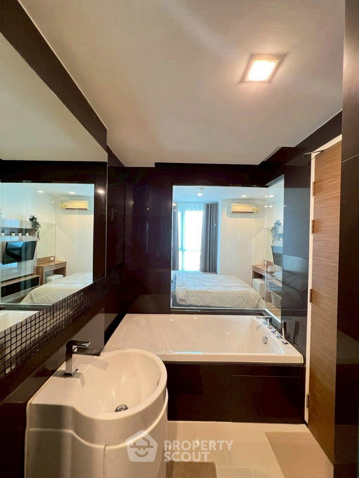 picture Attractive Price 1-BR Condo, Rhythm Sukhumvit 50 Near BTS On Nut 📍 (ID 2810574) - 3/8
