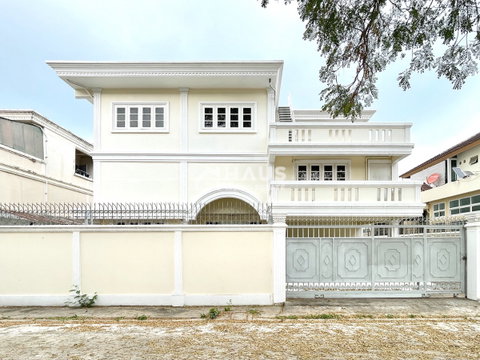 Baan Ruam Kao Phutthamonthon Sai 2 / 7 Bedrooms #HPHU089