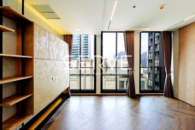 Condos for sale : Nice Decorate Studio 44.18 sq.m. High Fl. 25+ Perfect Location BTS Phloen Chit at Noble Ploenchit Condo / For Sale