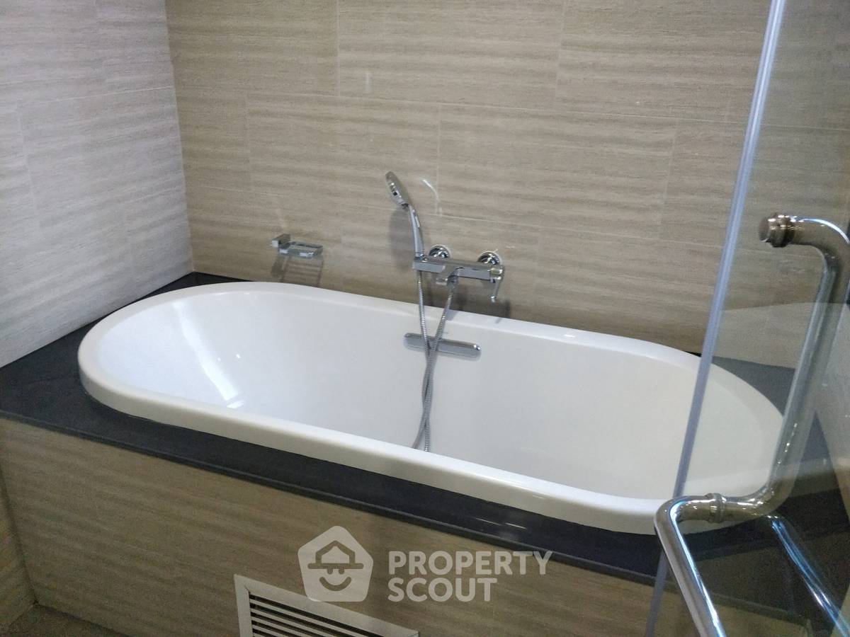 picture 2-BR Condo at Klass Langsuan near BTS Chit Lom (ID 514160) - 9/11