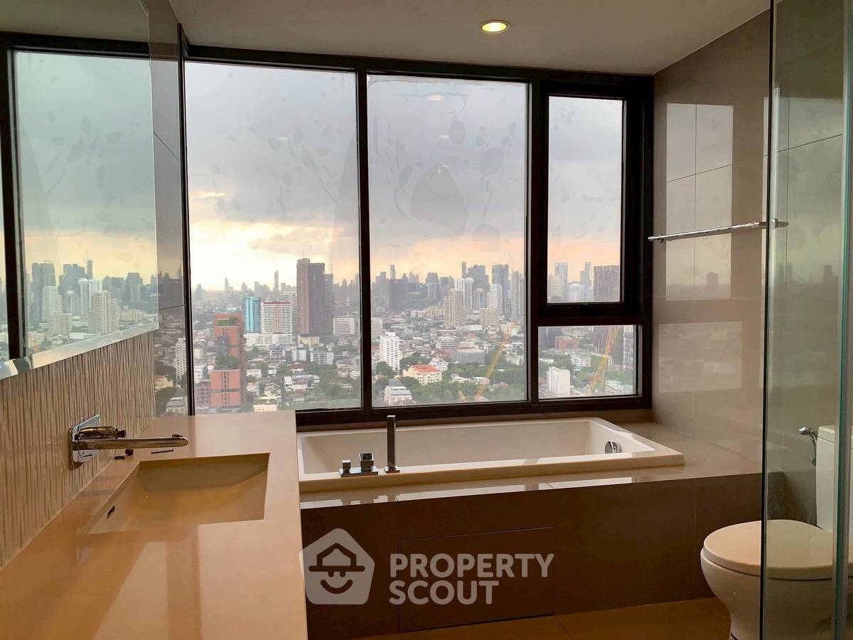 picture 2-BR Condo at Rhythm Sukhumvit 42 near BTS Ekkamai (ID 2957515) - 3/8