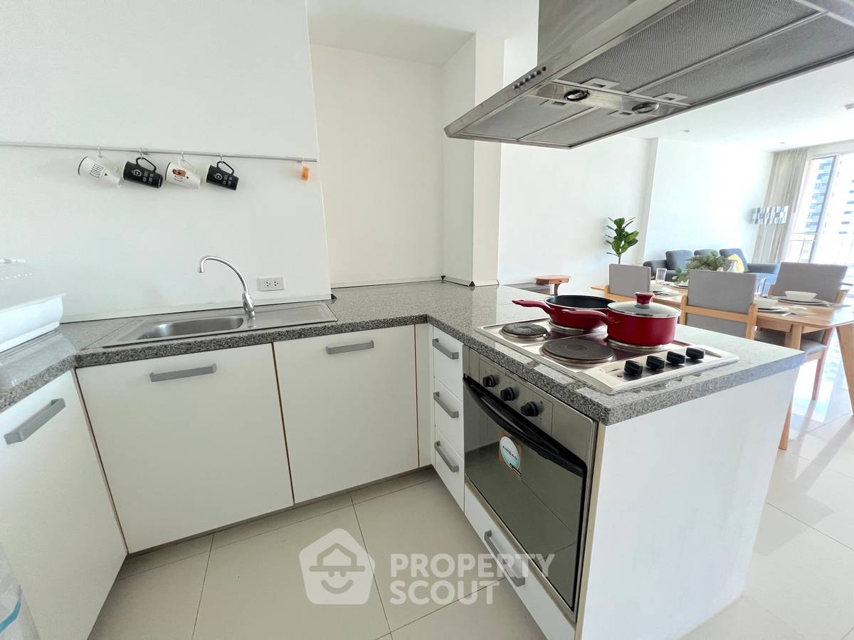 picture 2-BR Condo at Fullerton Sukhumvit near BTS Ekkamai (ID 1917451) - 8/10