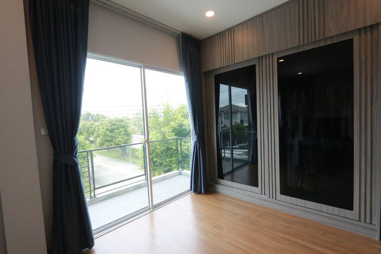 4-bed house for sale, 54 sq wah, Centro Rama 9 - Motorway 2