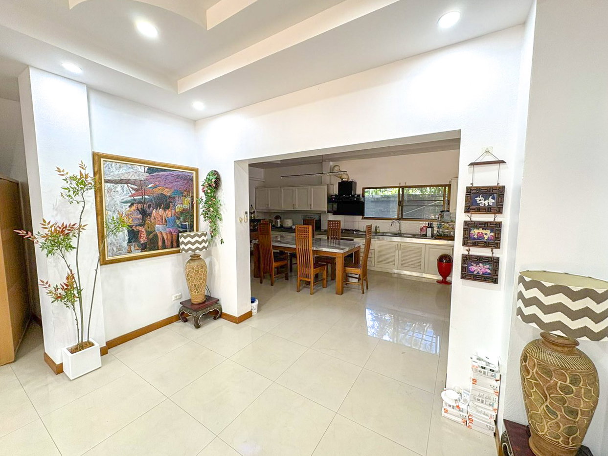 picture Jomtien Beach Pattaya Luxury Pool Villa for Rent - 5/11