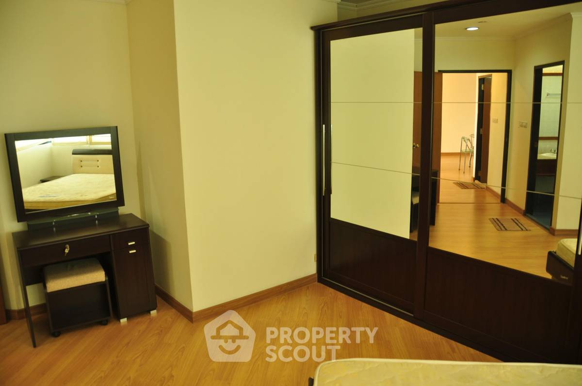 picture 2-BR Condo at Sathorn Gardens near MRT Si Lom (ID 452606) - 6/13