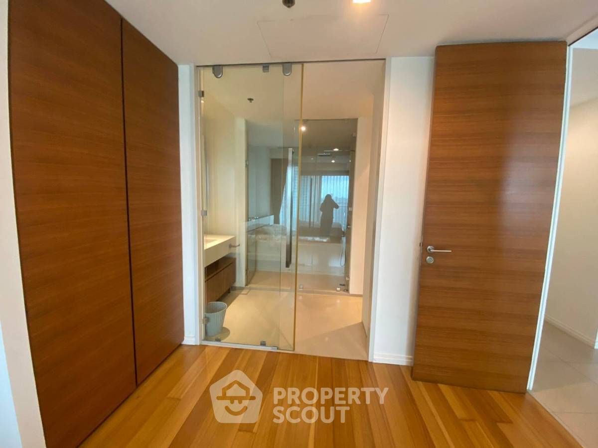 picture Great Value 1-BR At The River Condominium Near BTS Saphan Taksin (ID 545777) - 3/15