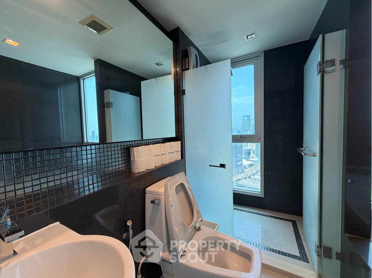 รูป คอนโด 2-ห้องนอน ที่ ริธึ่ม สาทร ใกล้ BTS สะพานตากสิน (ID 2723471) - รูปที่ 8/11