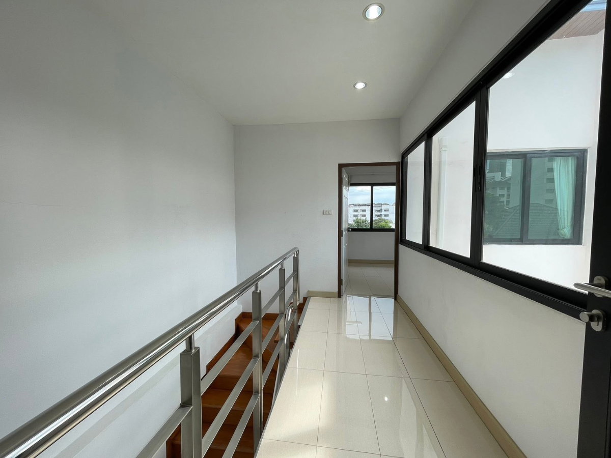 รูป 🔥 ขายด่วน! ทาวน์โฮม 3 ชั้น หลังมุม ทำเลทอง ลาดพร้าว 18 แยก 4 🔥 | MRT 700 ม. | Home Office ได้ | มีห้อง Studio - รูปที่ 20/22