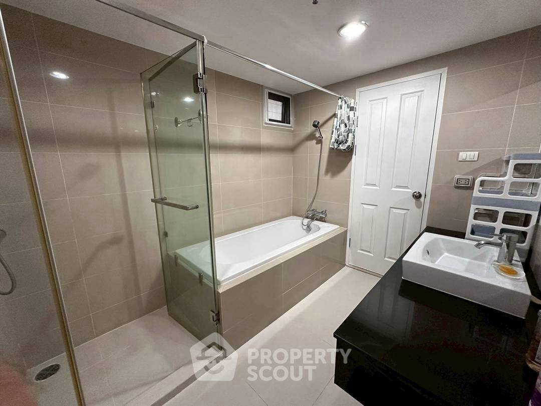 picture 2-BR Condo at Belle Grand Rama 9 near MRT Phra Ram 9 (ID 2328735) - 12/17