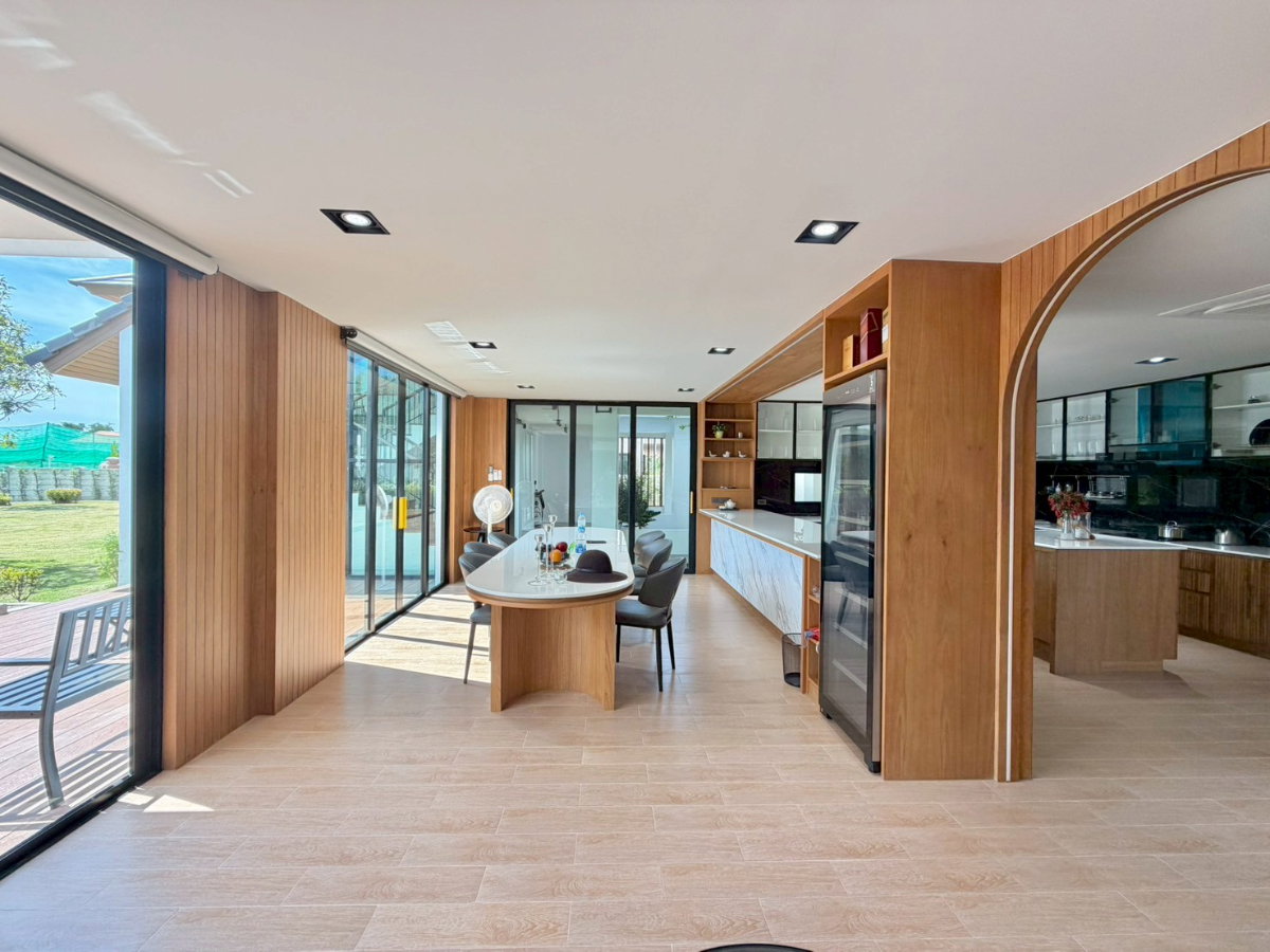 รูป 🌳🏠 ขายบ้านเดี่ยวหรูสไตล์ Modern Tropical พร้อมสวนกว้างและสระว่ายน้ำส่วนตัว - รูปที่ 35/42