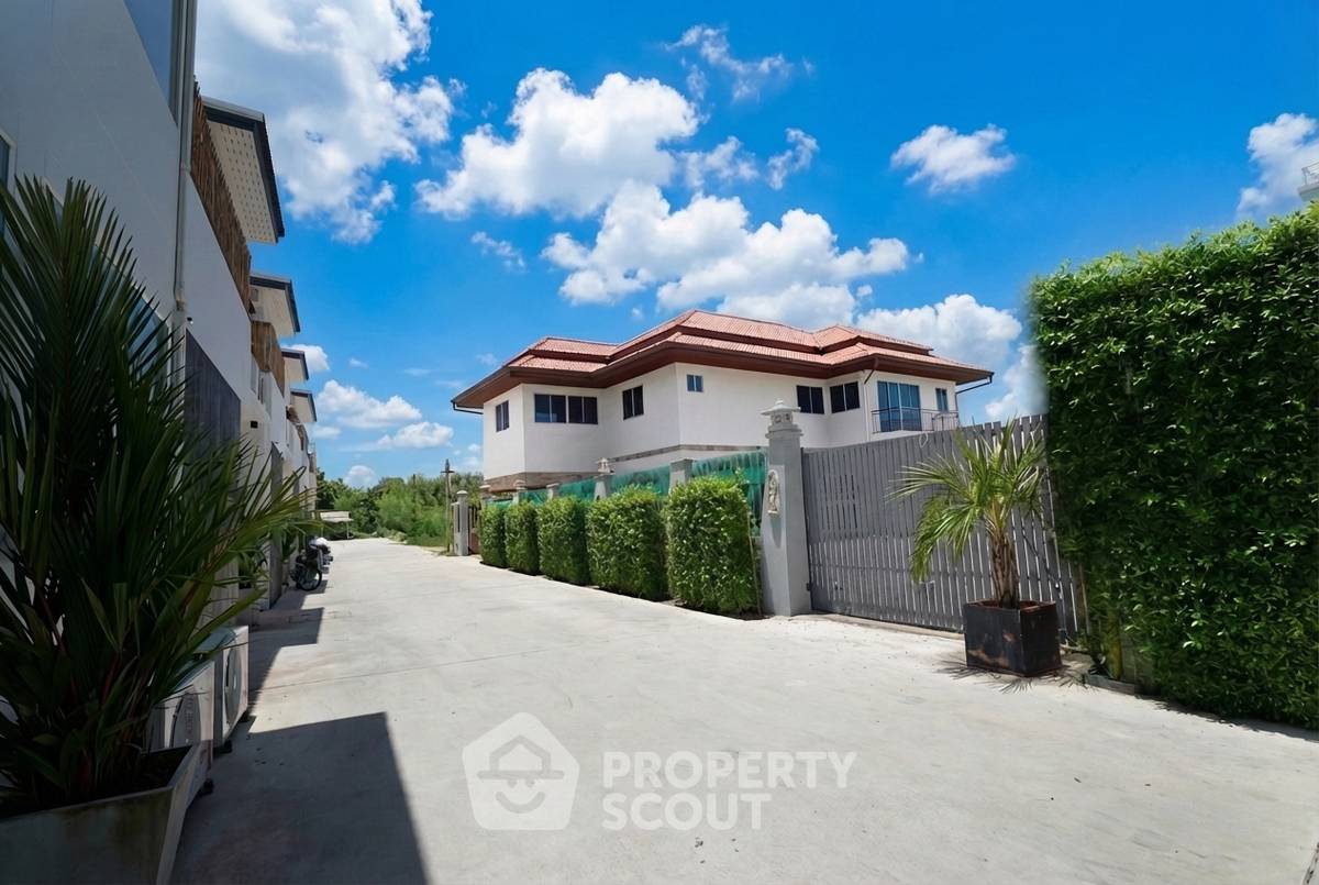 picture 7-BR Villa close to Pattaya (ID 2958147) - 11/11