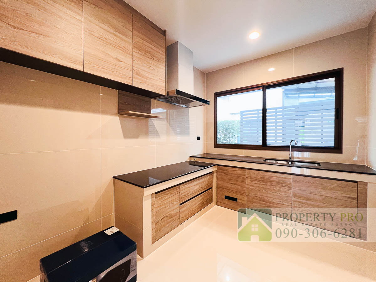รูป ให้เช่า บ้าน บุราสิริ กรุงเทพกรีฑา บ้านเดี่ยว 4 ห้องนอน 77 ตรว 330 ตรม บ้านใหม่ เฟอร์นิเจอร์ครบ มีห้องแม่บ้าน ใกล้ รามคำแหง พระราม 9 : MF26R-002 - รูปที่ 9/40