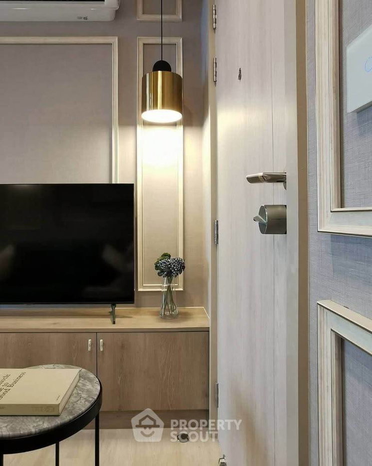 picture Studio Condo at Life One Wireless near BTS Phloen Chit (ID 2738266) - 7/25