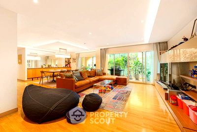 Condos for sale Gateway Ekamai : Beautiful Family Home in the Heart of Thonglor for Sale . Pet Friendly (ID 2433576)