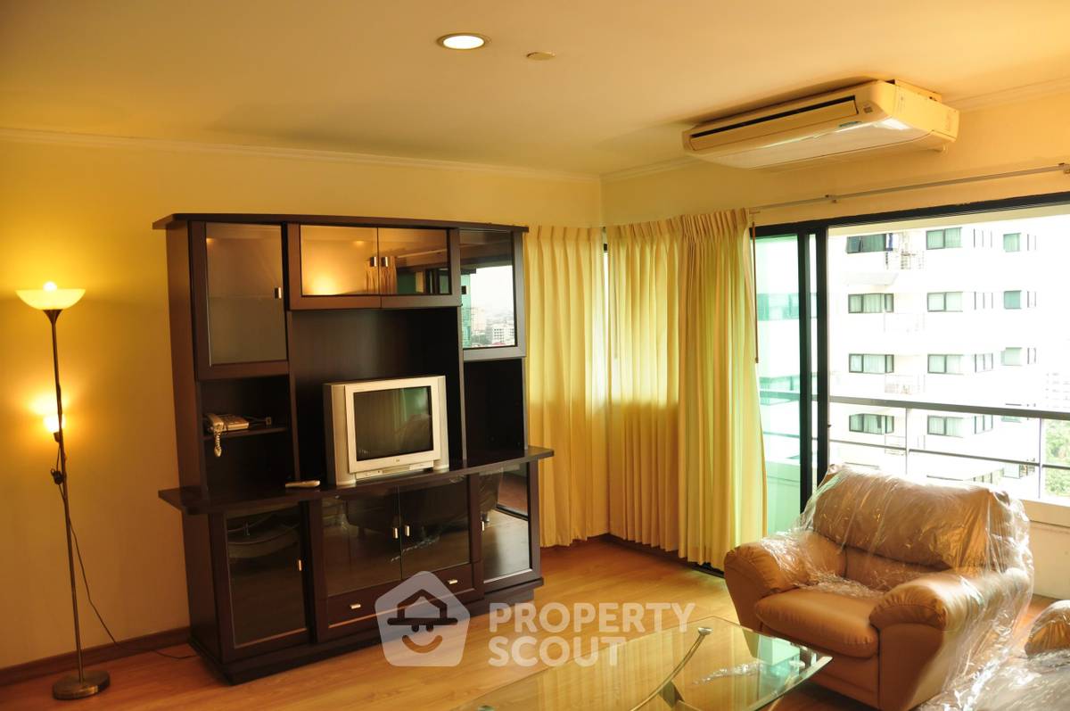 picture 2-BR Condo at Sathorn Gardens near MRT Si Lom (ID 452606) - 1/13