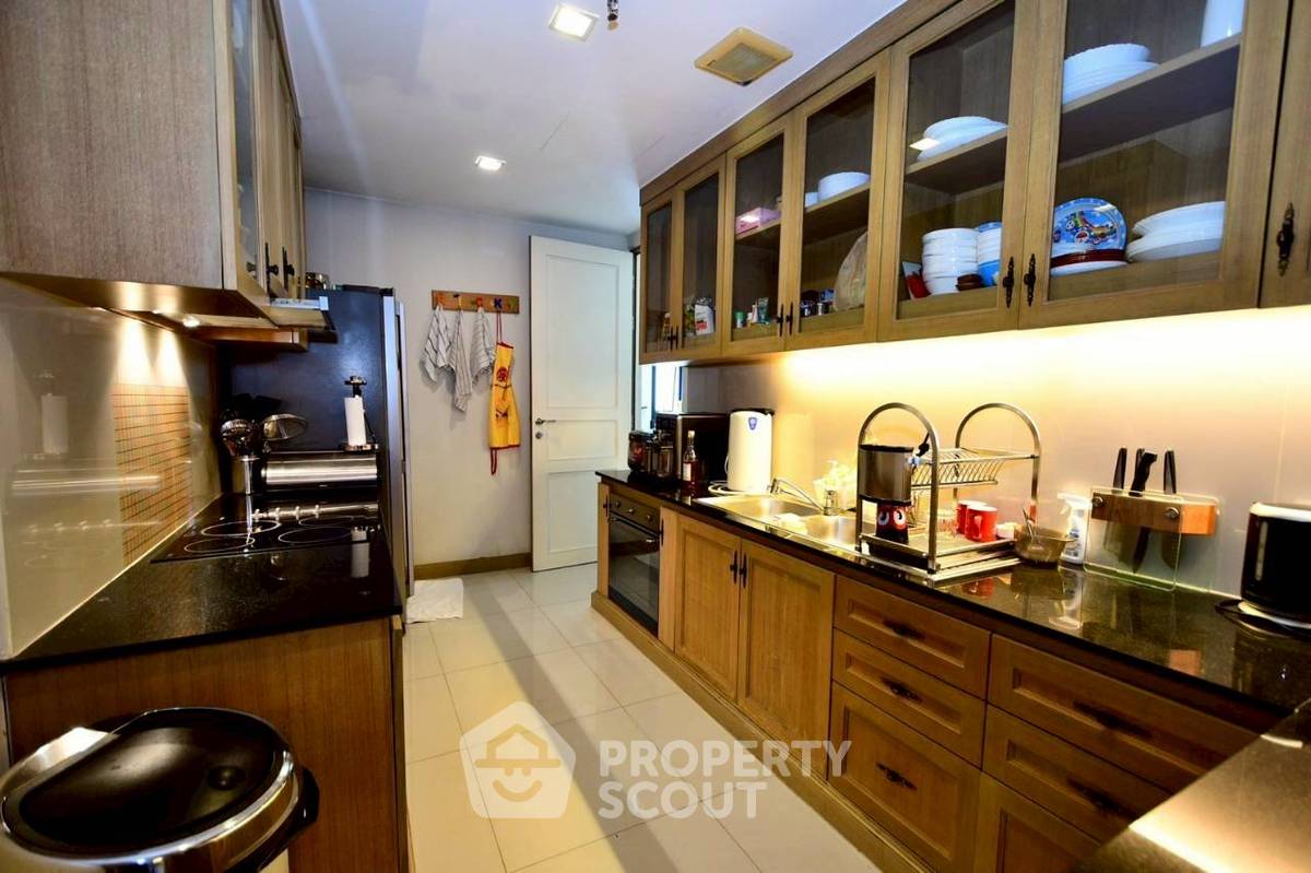 picture 3-BR Condo at Sathorn Gardens near MRT Si Lom (ID 2827925) - 21/26