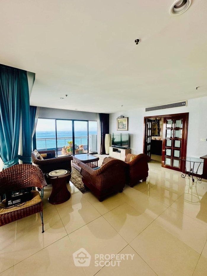 picture 2-BR Condo At Baan Haad Uthong, 21st-Floor 245 Sqm (Phratamnak) (ID 2068951) - 12/20