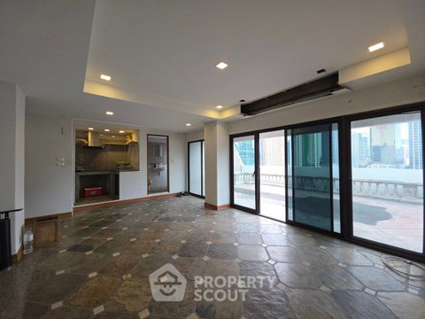 3-BR Condo at Ruamjai Heights Condominium near ARL Makkasan (ID 2569368)