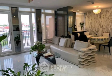 3-BR Condo at Maestro 01 Sathorn - Yenakat near MRT Khlong Toei (ID 2381768)