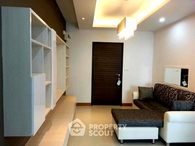 Condos for sale : 1-BR Condo For Sale At Supalai Park Asoke Ratchada, 28th Floor Near MRT Phra Ram 9 (ID 665950)