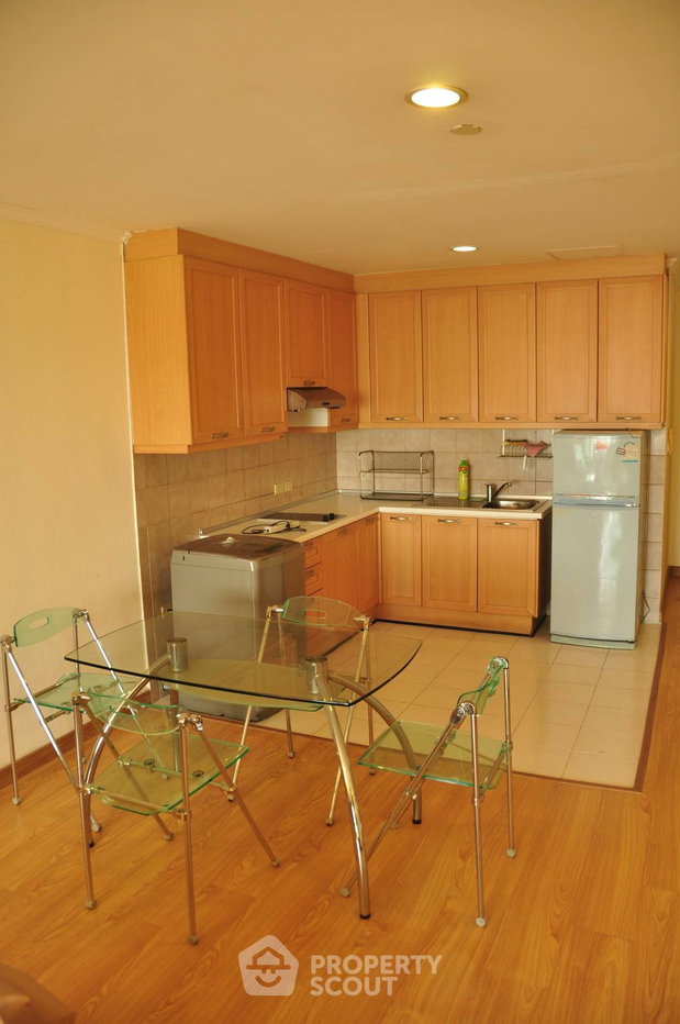 picture 2-BR Condo at Sathorn Gardens near MRT Si Lom (ID 452606) - 8/13