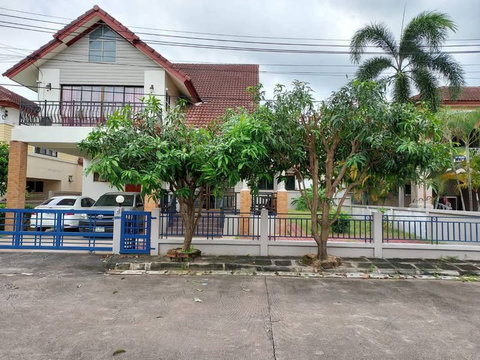 High-quality detached houses in Country Home 2 Sriracha, Chonburi. Prime location.