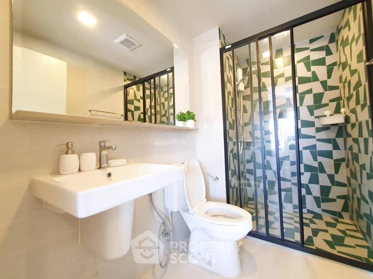 picture Studio Condo at The Base Sukhumvit 50 near BTS On Nut (ID 1556786) - 10/13