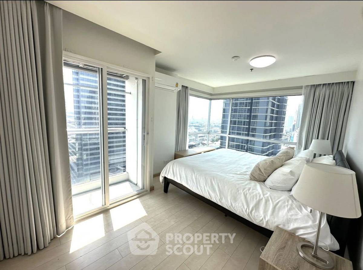 picture High-Floor 3-BR 113 Sqm For Sale, Silom Suite Condo Near BTS Saint Louis (60m) (ID 1434319) - 3/10
