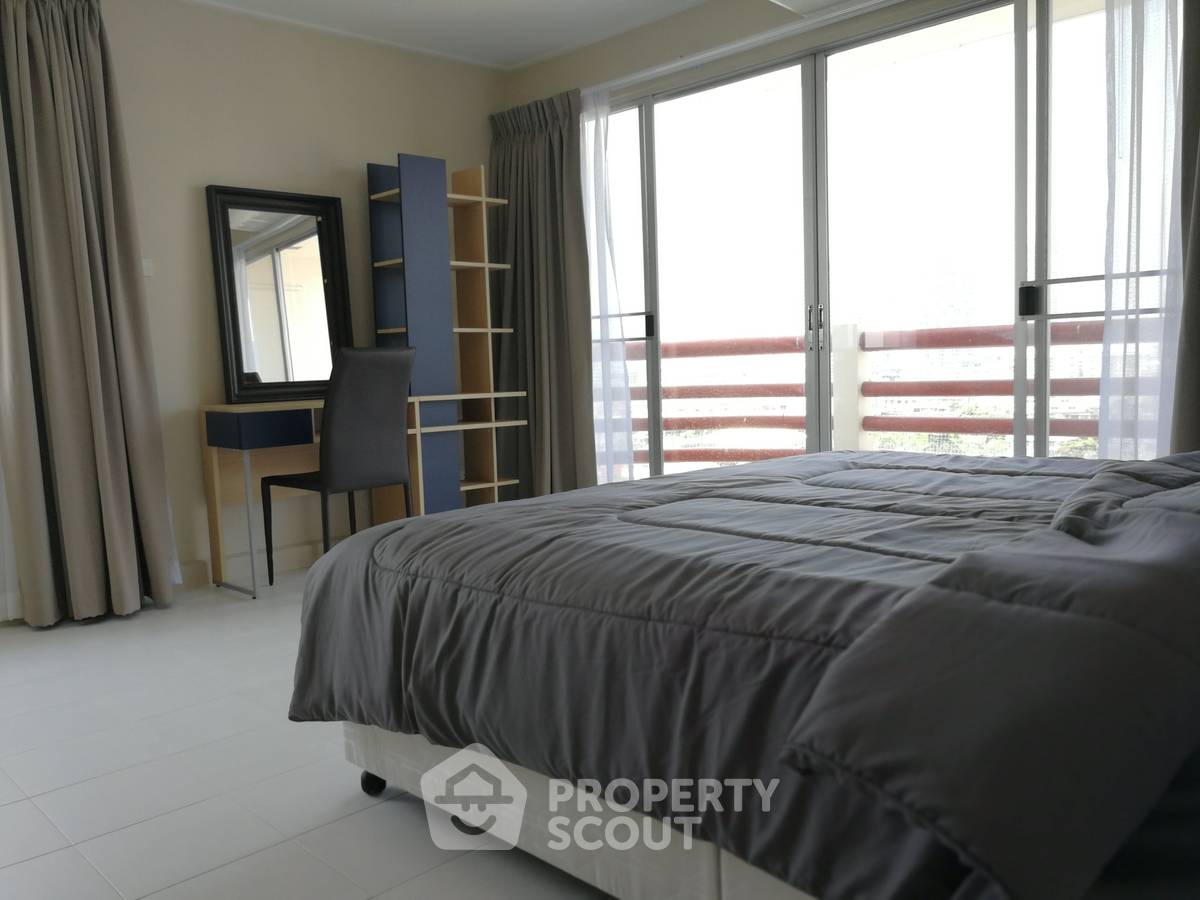 picture 2-BR Condo at Master View Executive Place Condominium near BTS Krung Thon Buri (ID 2583734) - 9/17
