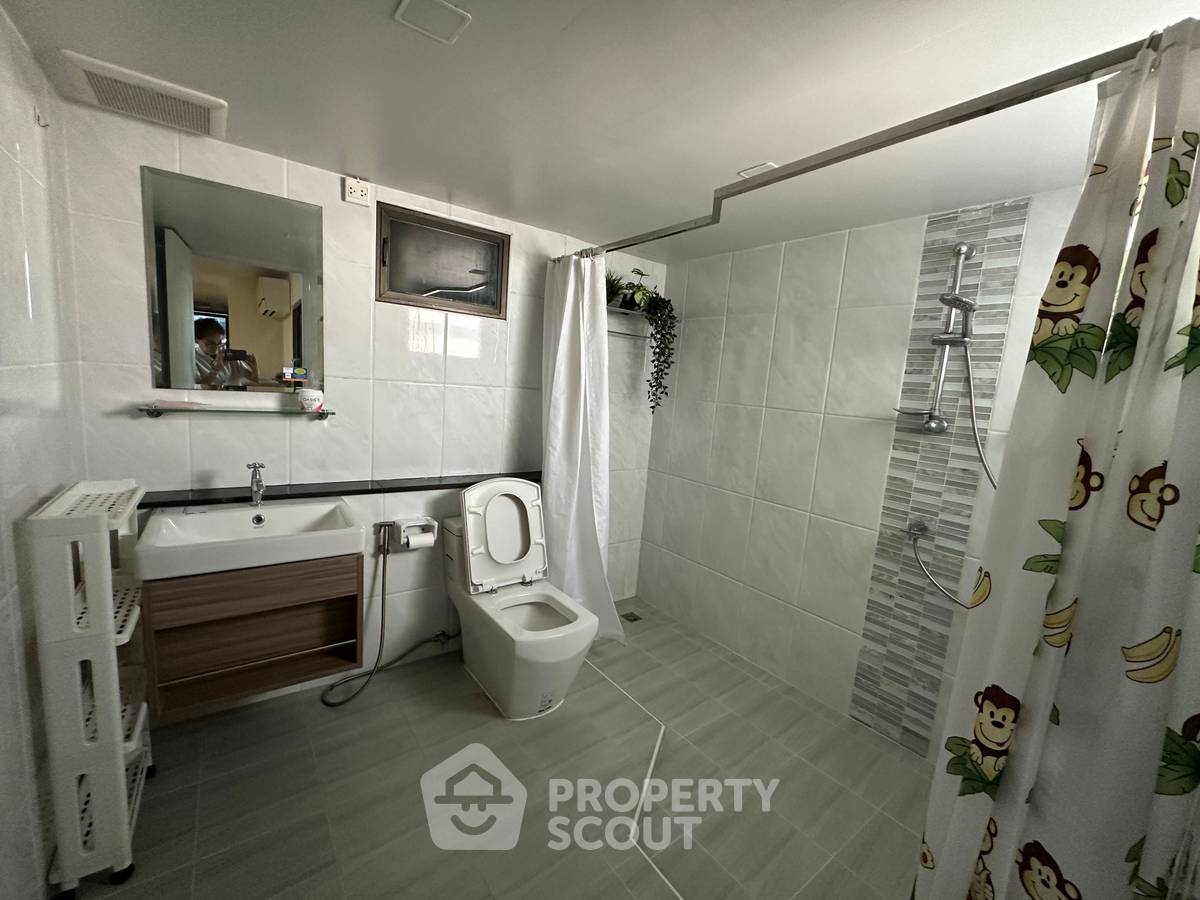 picture 2-BR Condo at Ratchathewi Tower Condominium near BTS Ratchathewi (ID 2142650) - 12/12