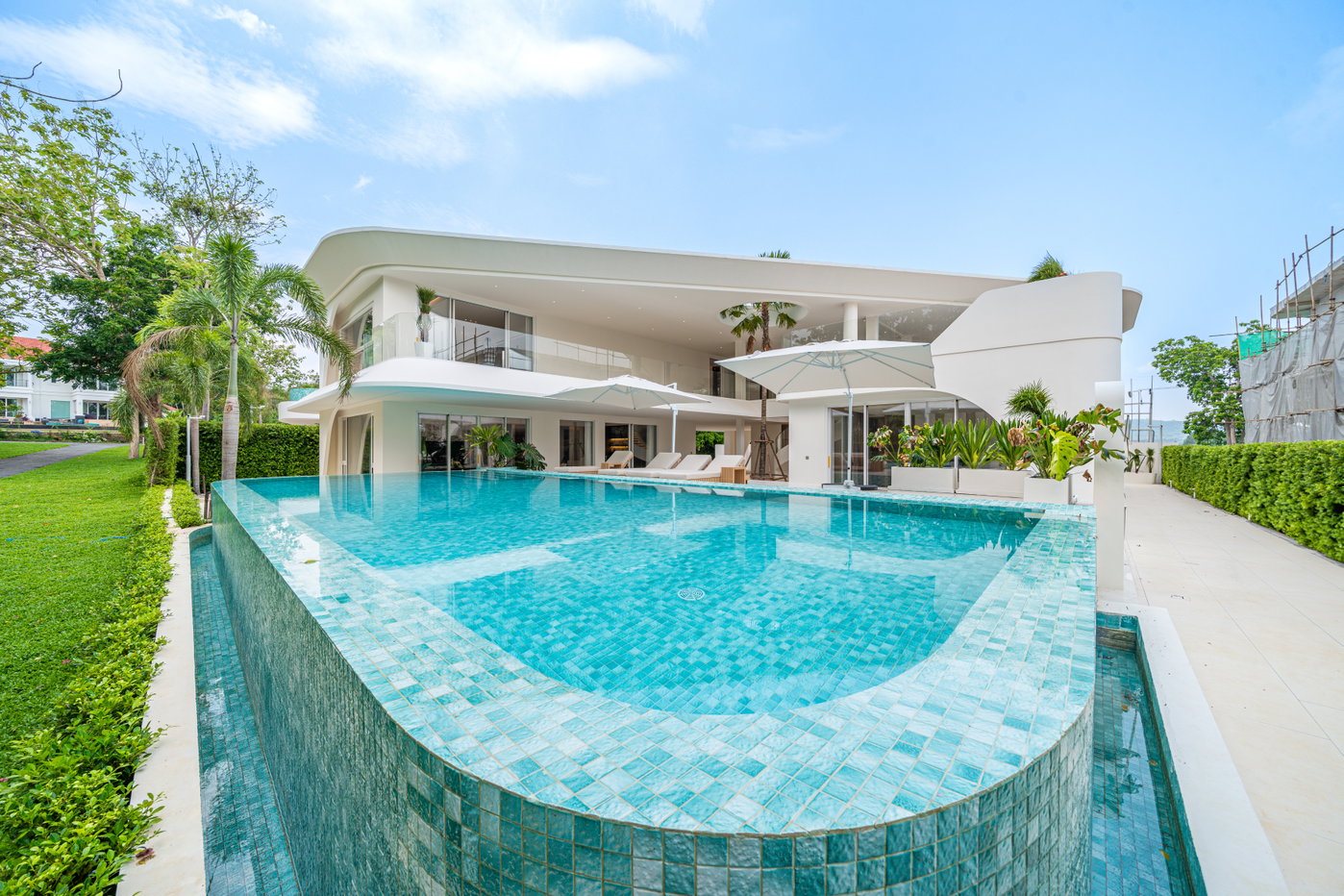 รูป Luxury Golf Course Pool Villa for Sale Huay Yai East Pattaya - รูปที่ 3/27