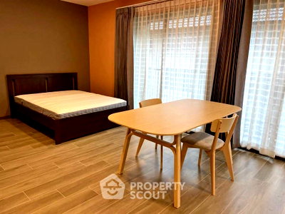 คอนโดให้เช่า : คอนโด สตูดิโอ ที่ โนเบิล โซโล ใกล้ ทองหล่อ (ID 2915803)