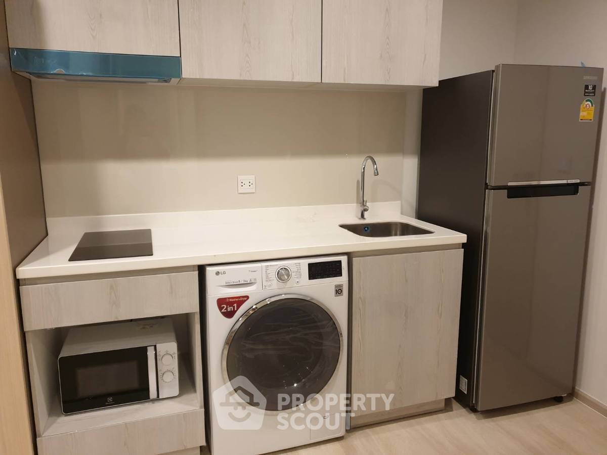 picture Studio Condo at Life One Wireless near BTS Phloen Chit (ID 2740973) - 4/6