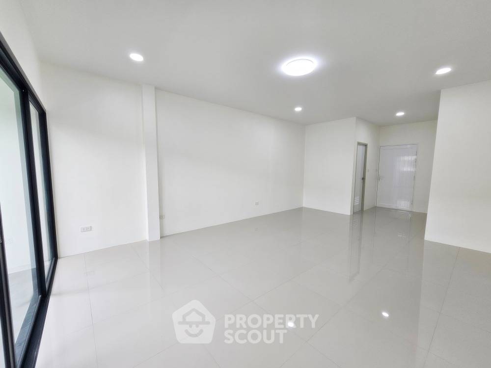 picture 2-BR Townhouse in Khlong Kum (ID 1750035) - 10/13