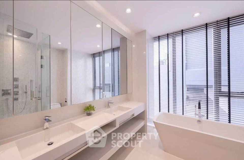picture 2-BR Condo at Vittorio Sukhumvit 39 near BTS Phrom Phong (ID 2958339) - 11/18
