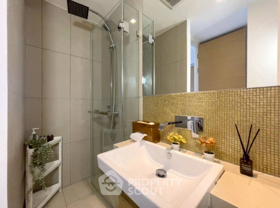 picture Studio Condo at The Lofts Ekkamai near BTS Ekkamai (ID 2365416) - 10/16