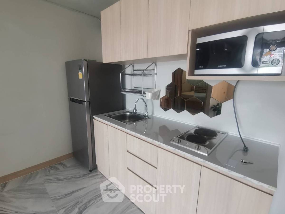 picture 1-BR Condo at Resorta Yen-Akat near MRT Khlong Toei (ID 2147398) - 2/7