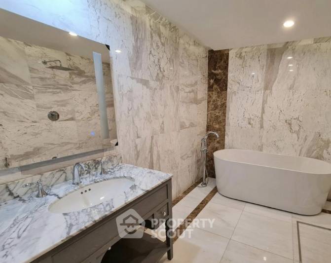 picture 4-BR Condo at H Sukhumvit 43 near BTS Phrom Phong (ID 2503895) - 6/10
