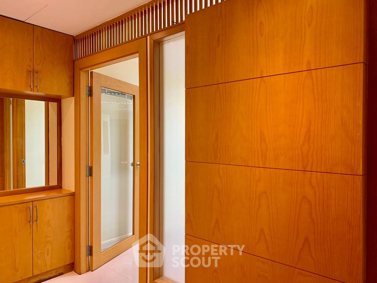 รูป คอนโด 1 ห้องนอน 68 ตร.ม. ขาย ที่ นูซา สเตท ทาวเวอร์ ใกล้ BTS สะพานตากสิน 400 ม. (ID 1538657) - รูปที่ 2/7