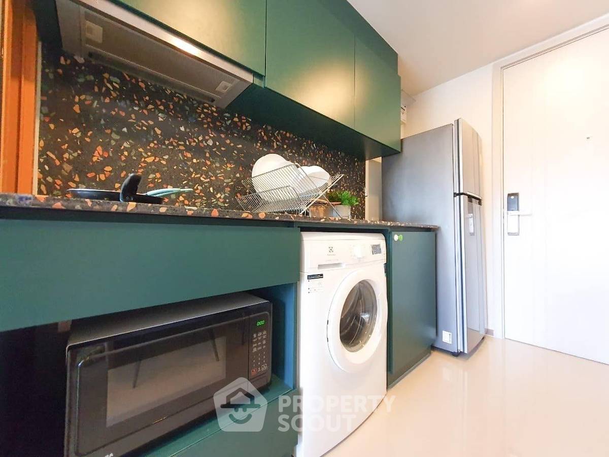 picture Studio Condo at The Base Sukhumvit 50 near BTS On Nut (ID 1556786) - 8/13