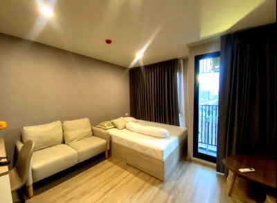 Condos for rent : It is a Pet Friendly condo, around 700 meters from MRT Samrong Station. The condo has shuttle bus service and the room is fully furnished