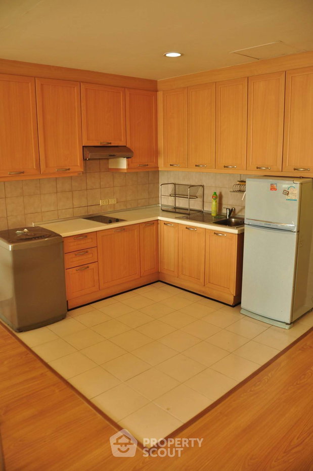 picture 2-BR Condo at Sathorn Gardens near MRT Si Lom (ID 452606) - 10/13
