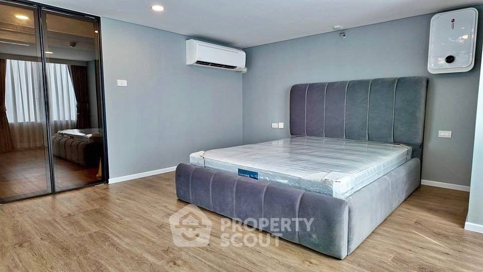 picture 2-BR Condo at Landmark @MRTA Station in Bang Kapi (ID 2956870) - 1/14